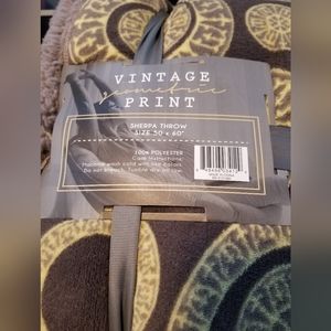 Vintage print Sherpa Throw
